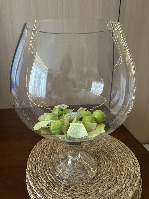 Продам декоративную вазу.. в форме бокала, высотой 40см