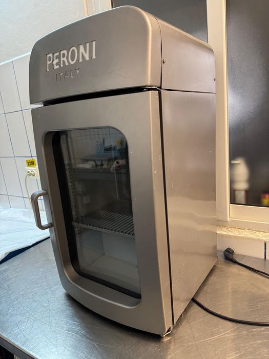 Vand mini frigider Peroni,