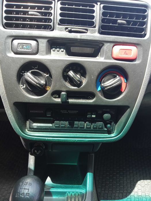 Продавам лек автомобил Honda City 1,3(1343куб.см.) 95к.с.-Седан.