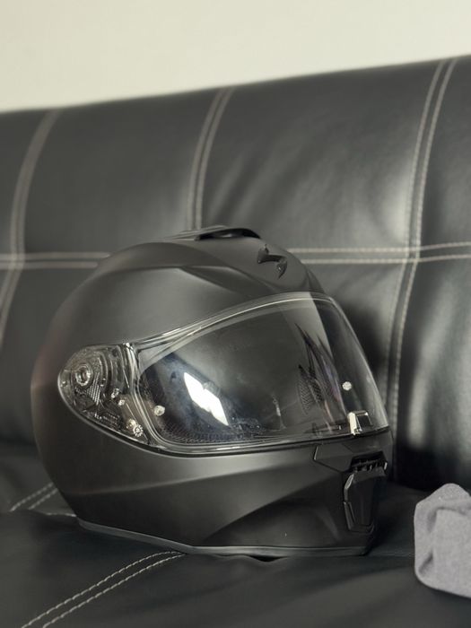 Vand casca moto, este noua marimea S
