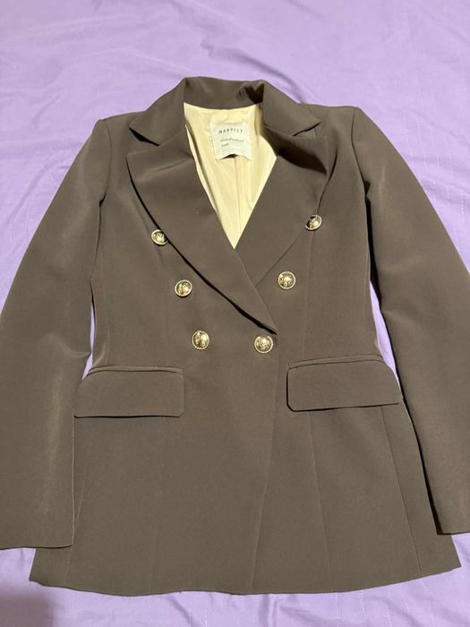 Дамско кафяво вталено сако