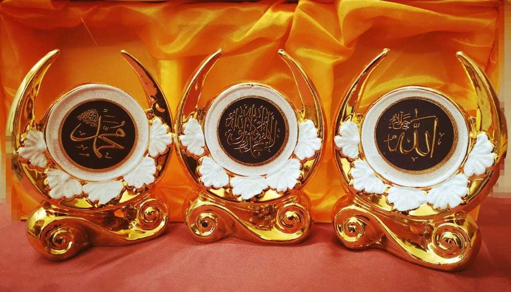 Луксозни златисти статуетки различни видове 2 броя