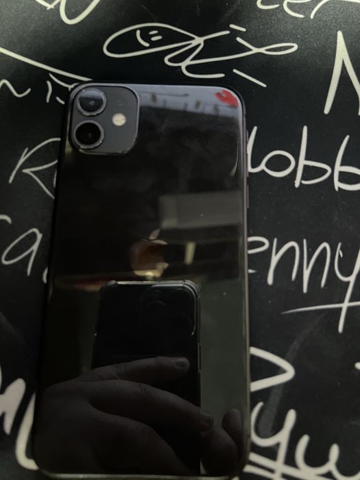 Продаю Айфон 11.