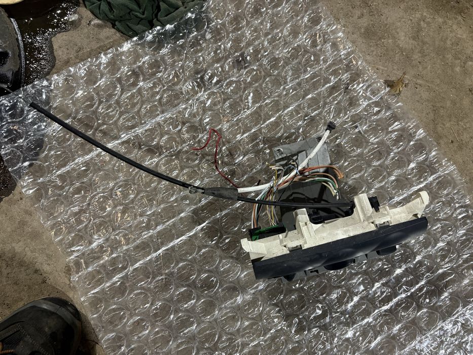 Renault Clio 2002 година Управление Климатик