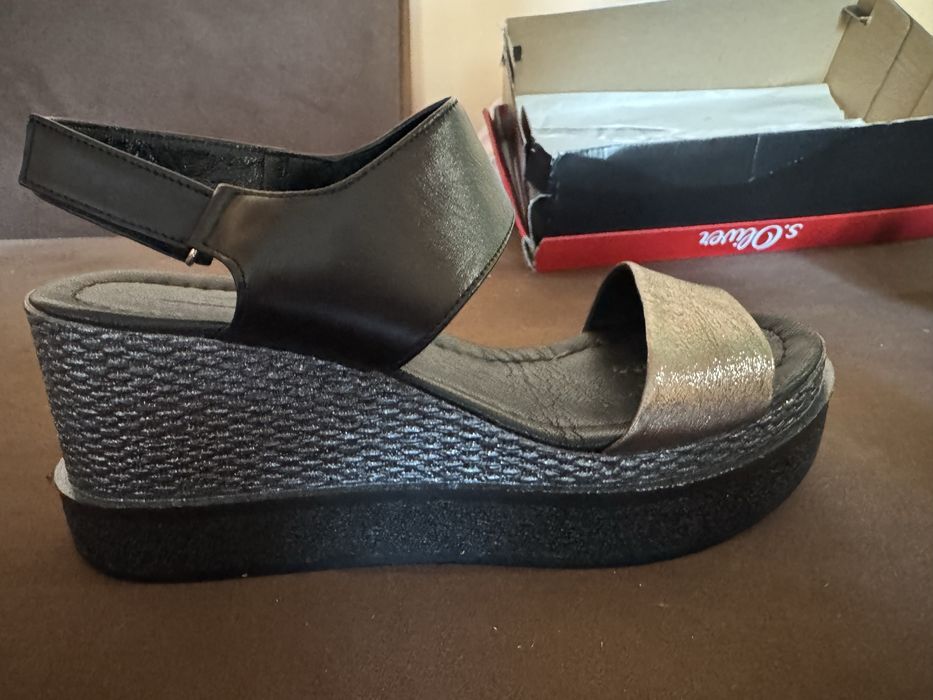 Чисто нови сандали 39/40номер