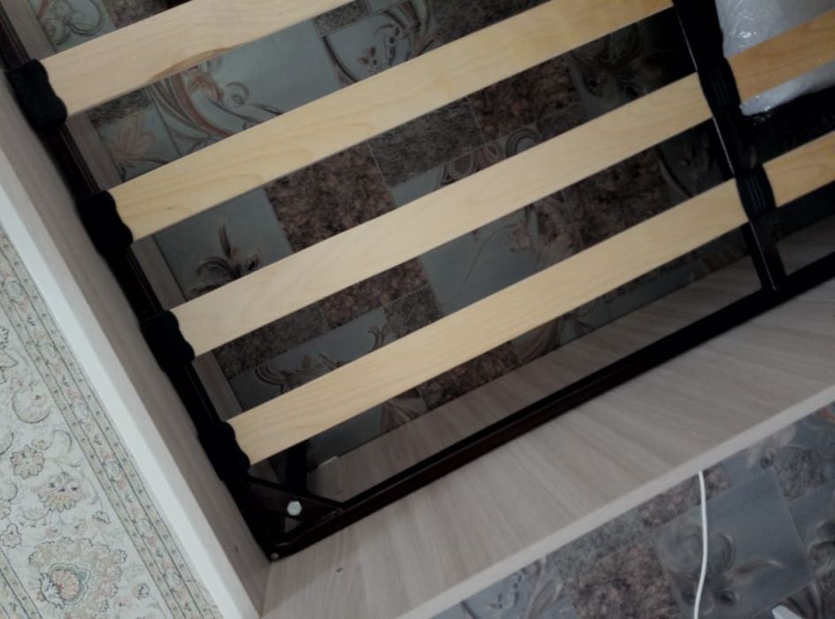 Двухсторонняя кровать .