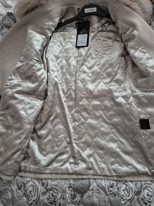 Ново дамско палто на Carmina