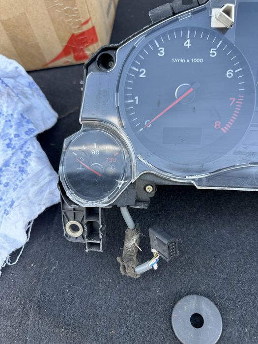 Километраж табло стрелки за Audi A8 D3 4e 4.2fsi работи нормално