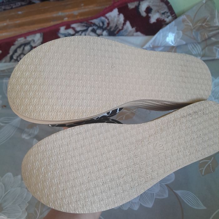 Bir-biridan chiroyli oyoq kiyimlar