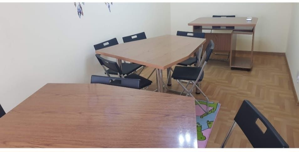 Birouri  pentru diverse activități, pentru scoli, sali de conferință , after school