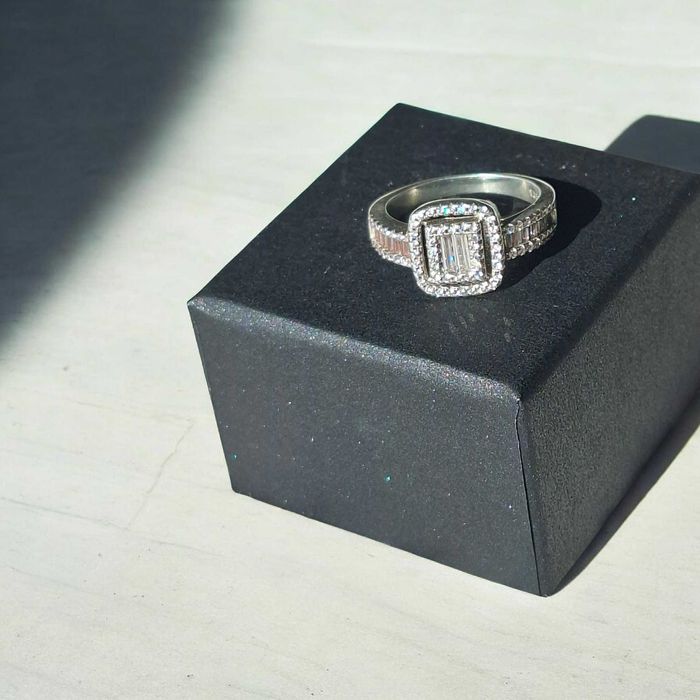 Kumush uzuk sotiladi