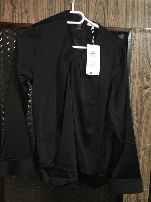 Bluza neagra din satin