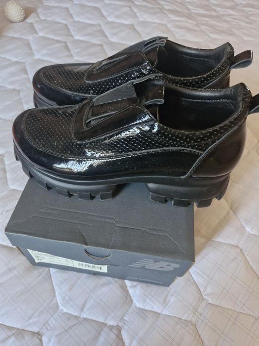 Обувки от естествен лак