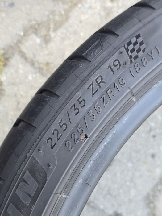 225 35 19 Michelin