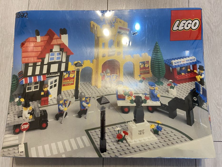 Lego Town Square - Castle Scene {Dutch Version}