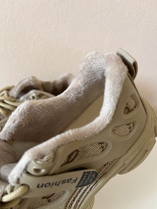 Детские кроссовки со скидкой