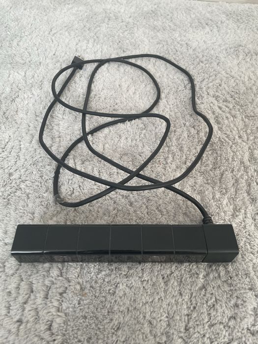 Sony Playstation 4 Slim + 3 controlerii de joc + camera-video