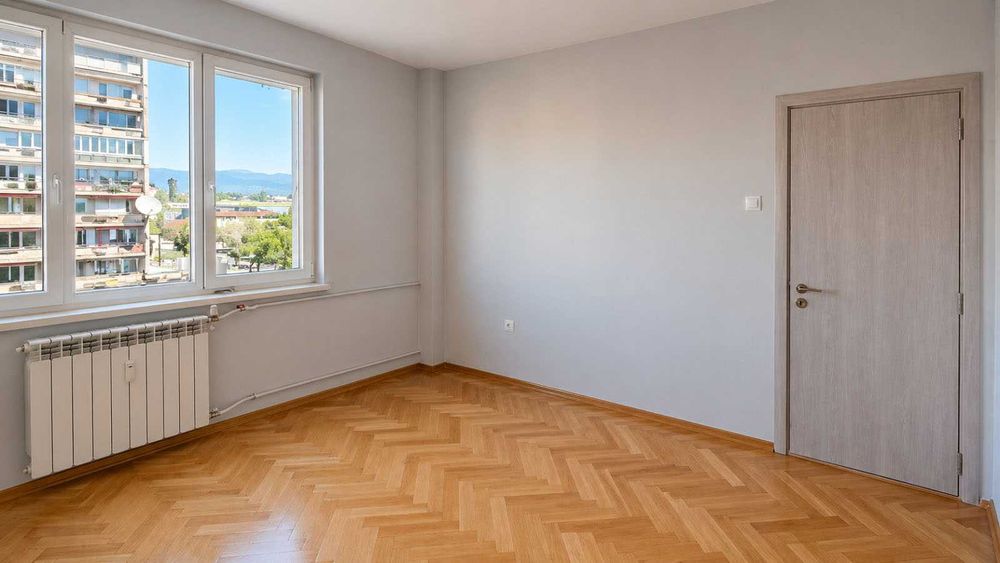 Тристаен ап. под наем в кв. Толстой