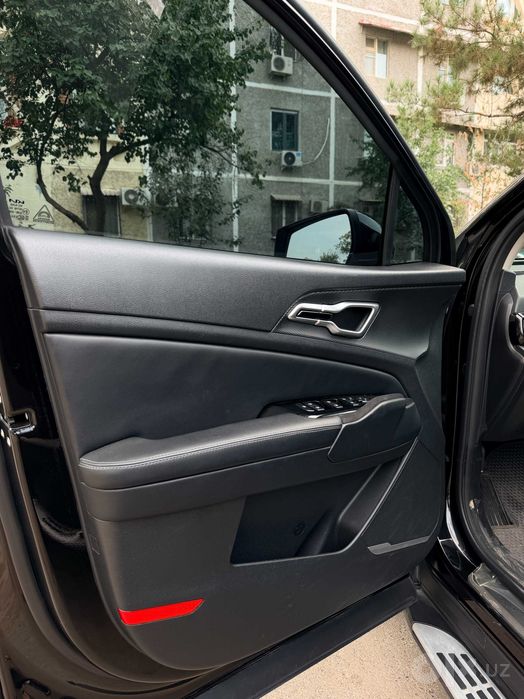 Продаю свою Kia Sportage 2023 Full наварот, черный