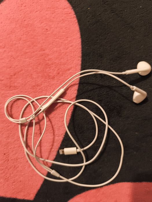 Căști iPhone noi