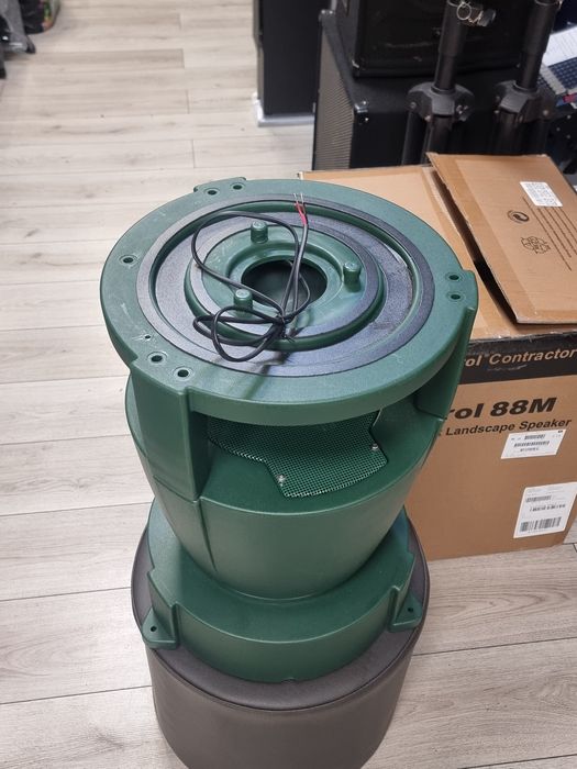 Amanet F28: Boxa de gradina JBL Control 88M