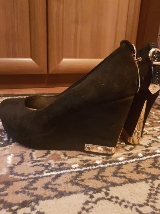 Продам новые туфли.