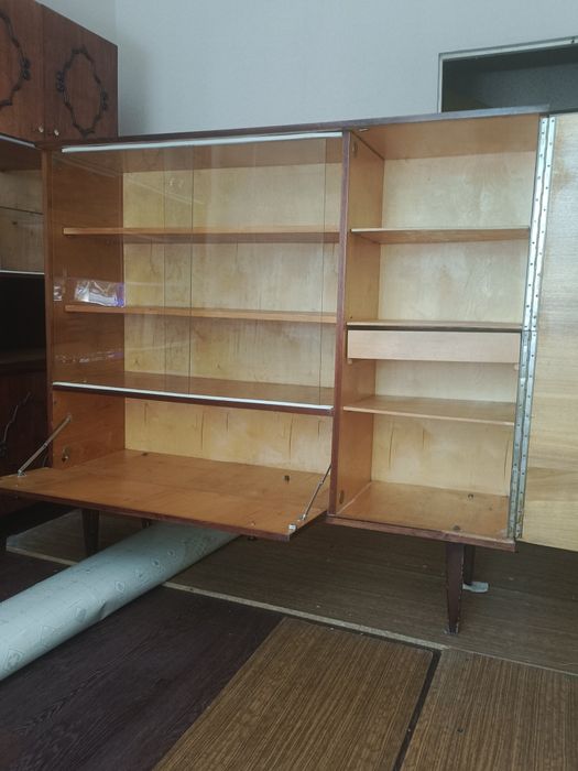 Продаётся Книжный шкаф