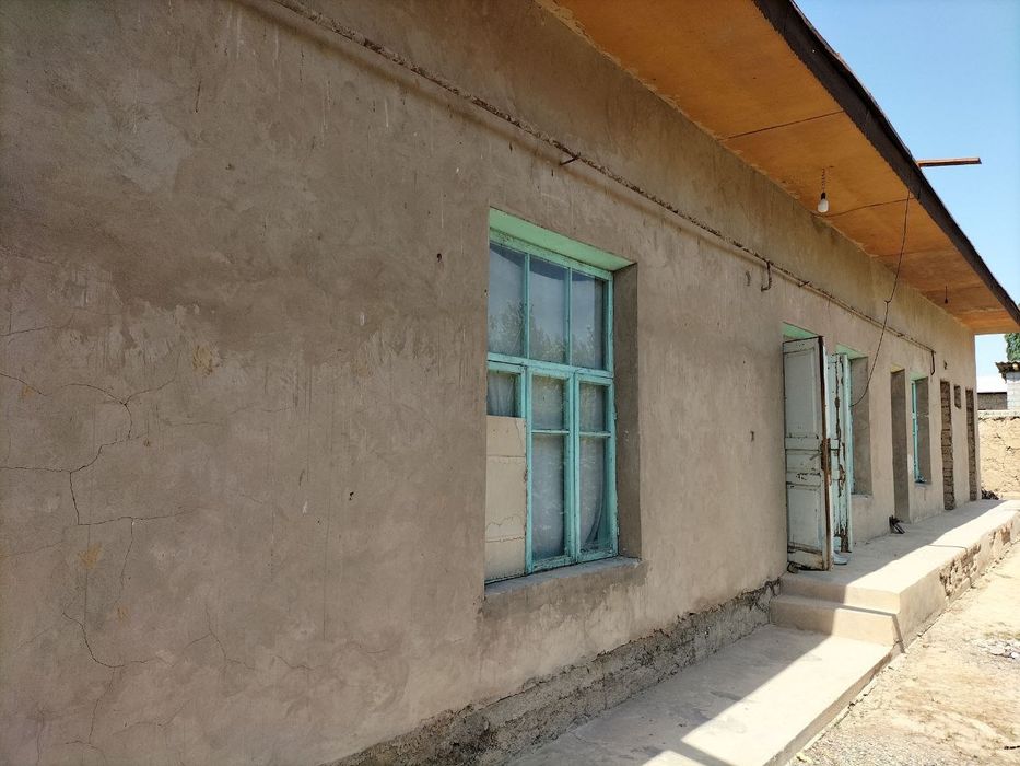 4 sotok yer uchastka.