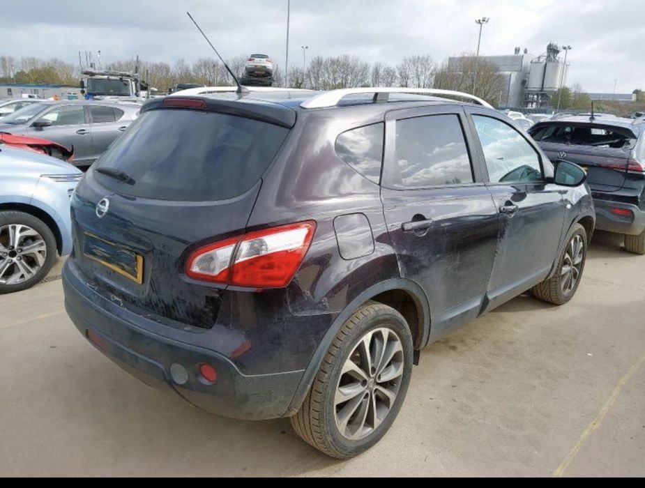 Nissan qashkai 2.0 безин На части 2011