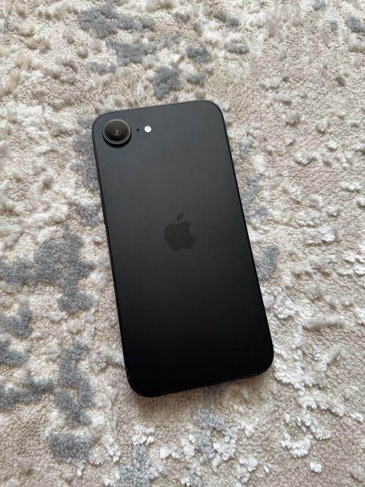 Продам iPhone 16e