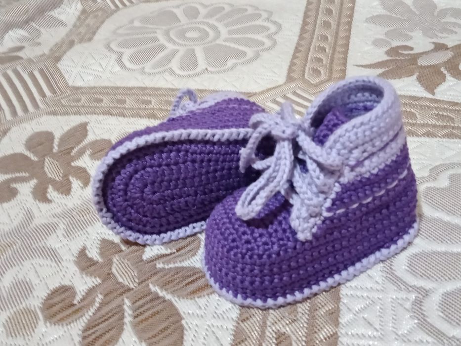 Ръчно плетени бебешки буйки, терлички