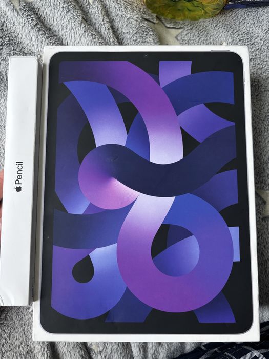 Ручка и Ipad 2022 Air 64/8 Gb в идеальном состоянии вместе