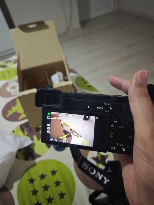 Sony A6400 + обектив Sony SEL 16-50mm f/3.5-5.6 PZ, 137 кадъра, купуван на 31.08.2026