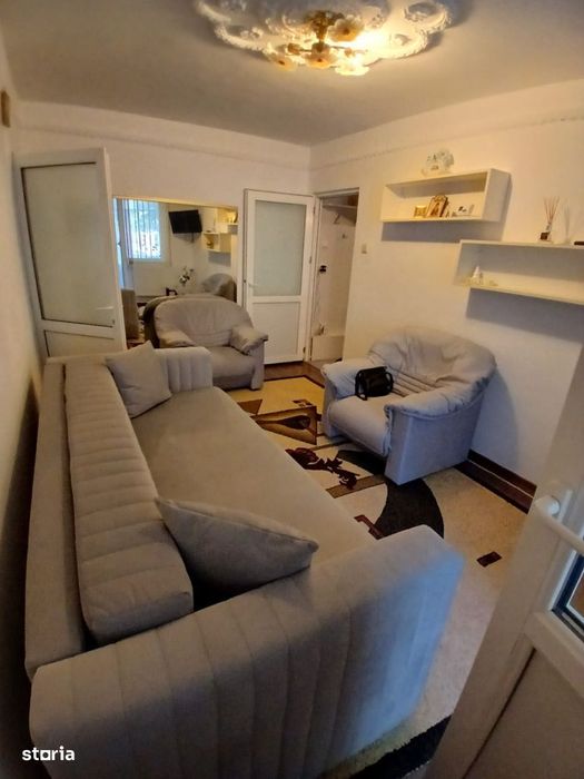 2 camere, Narcisa