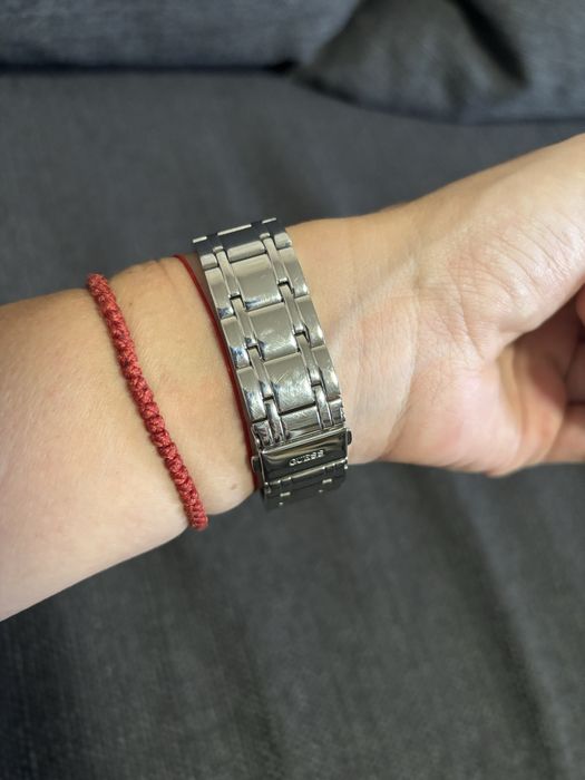 Часовник Guess