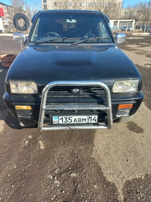 Ниссан Мистраль 1996 г.