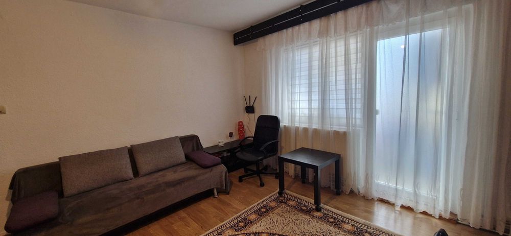 Apartament 2 camere de vânzare – Găești | Etaj 3 | Renovat | Centrală proprie