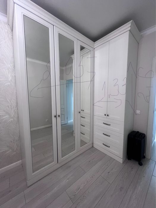 Продам шкаф уголок из МДФ