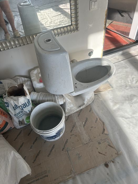 Продам унитаз с бачком