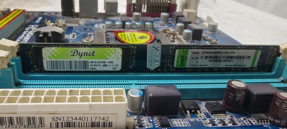 Продаю материнскую плату H61 от гигабайт у него есть turbo boost