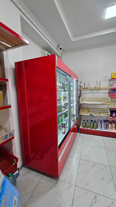 Продается витринный холодильник