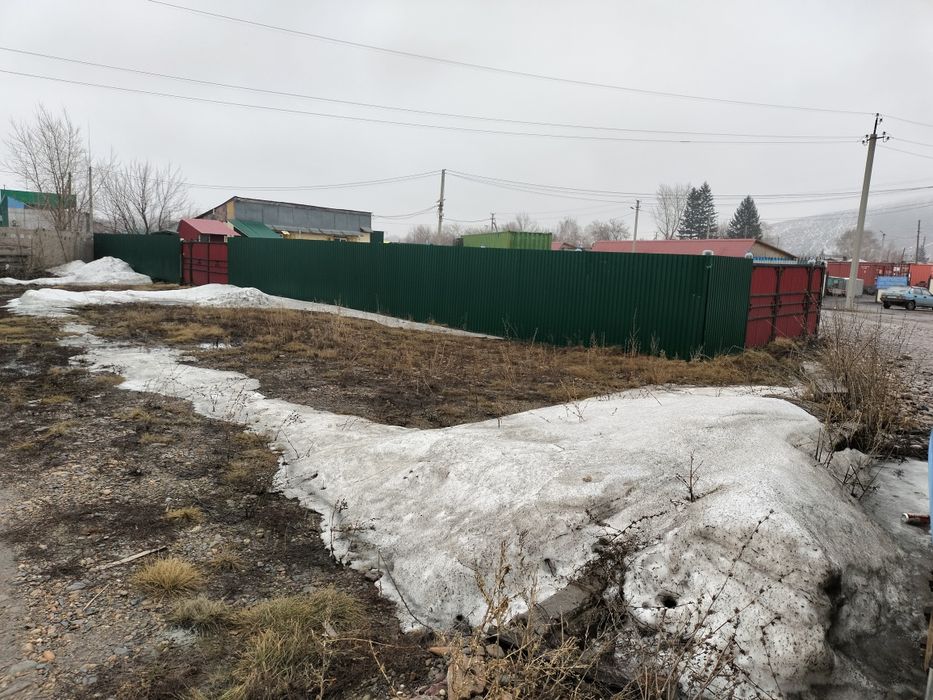 Продам коммерческий огороженный участок  .