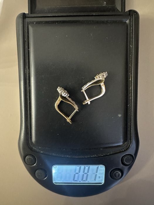 Золотые серьги с бриллиантами