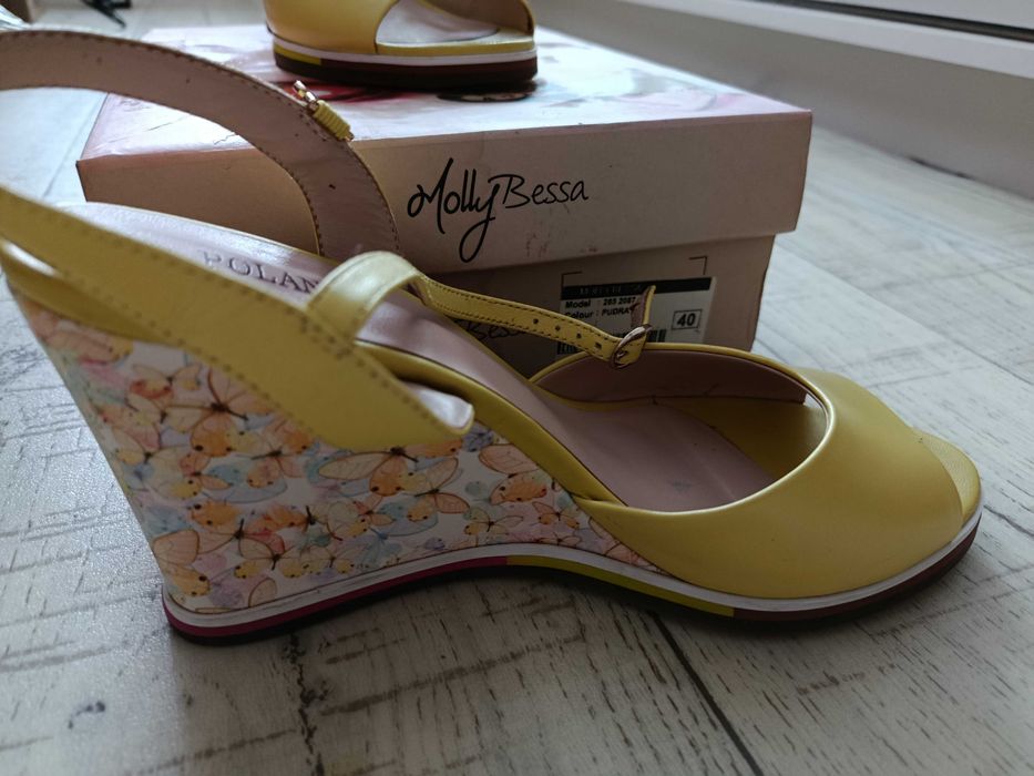Продаю босоножки летник Molly Bessa