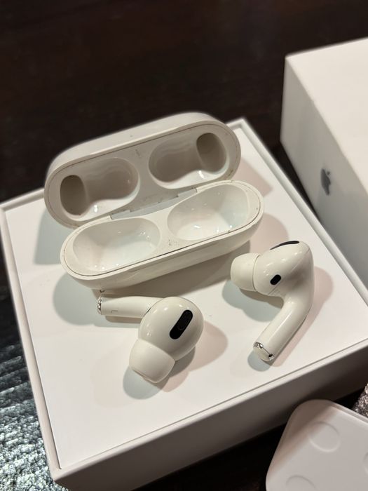 Apple AirPods Pro (прочети описанието)