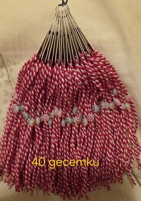 Мартеници десетки