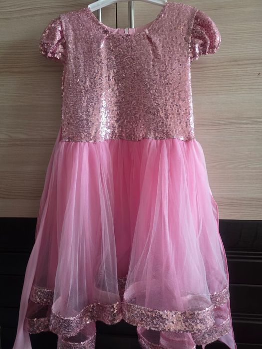 Продам праздничные платья недорого!