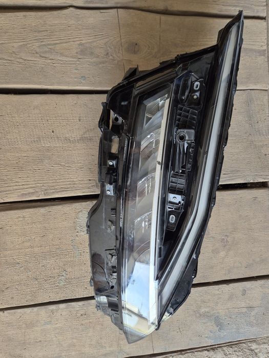 Vând  far Nissan Qashqai  an 2024.