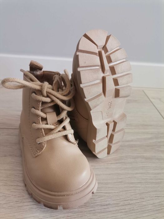 Бебешки бежави боти ZARA