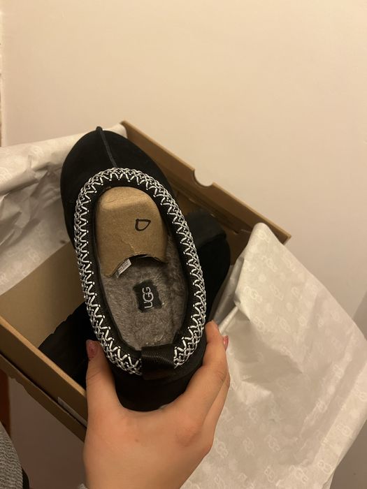 Vand ugg noi marimea 40